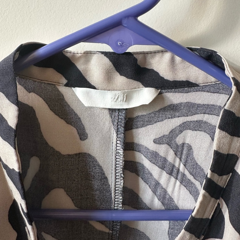 H&M Women Crinkled Tunic Loose-fit Dress In Zebra Print Sz M - Picture 4 of 6
